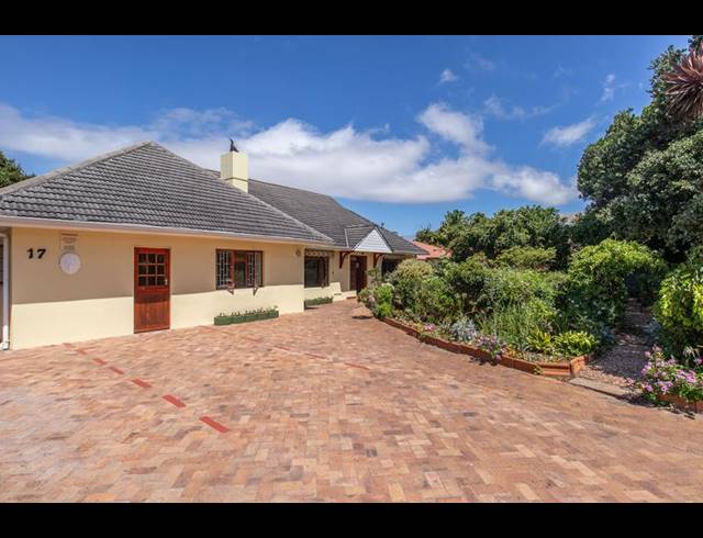 5 BEDROOM HOUSE FOR SALE IN BERGVLIET